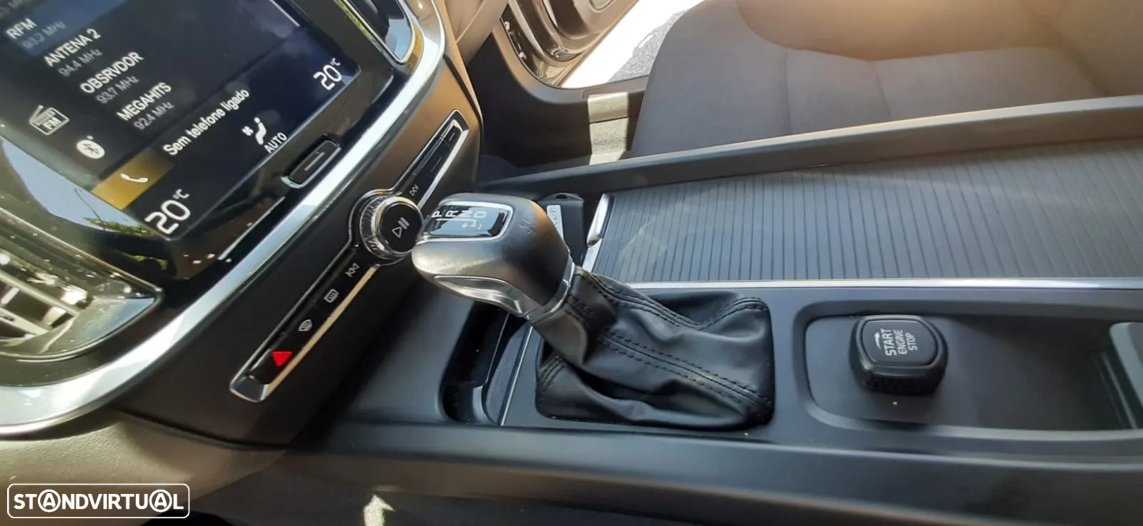 Volvo V60 2.0 D3 Momentum Geartronic - 24