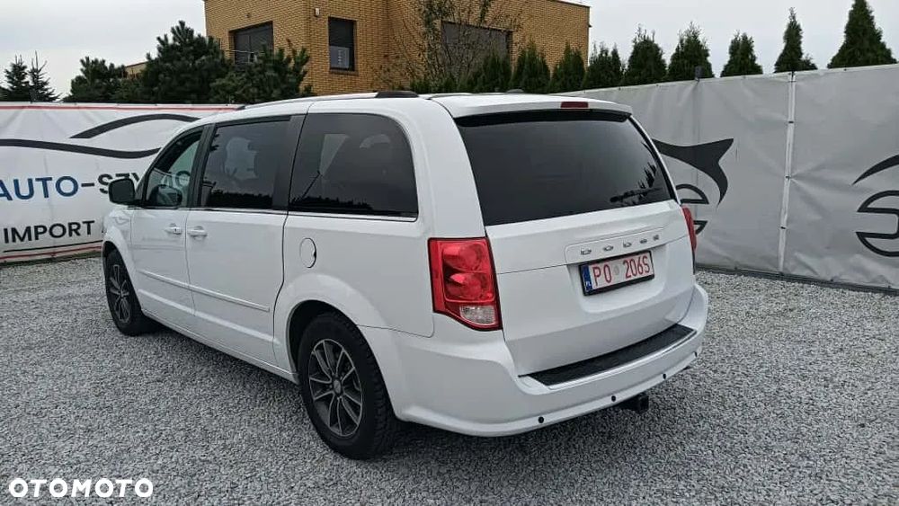 Dodge Caravan - 4