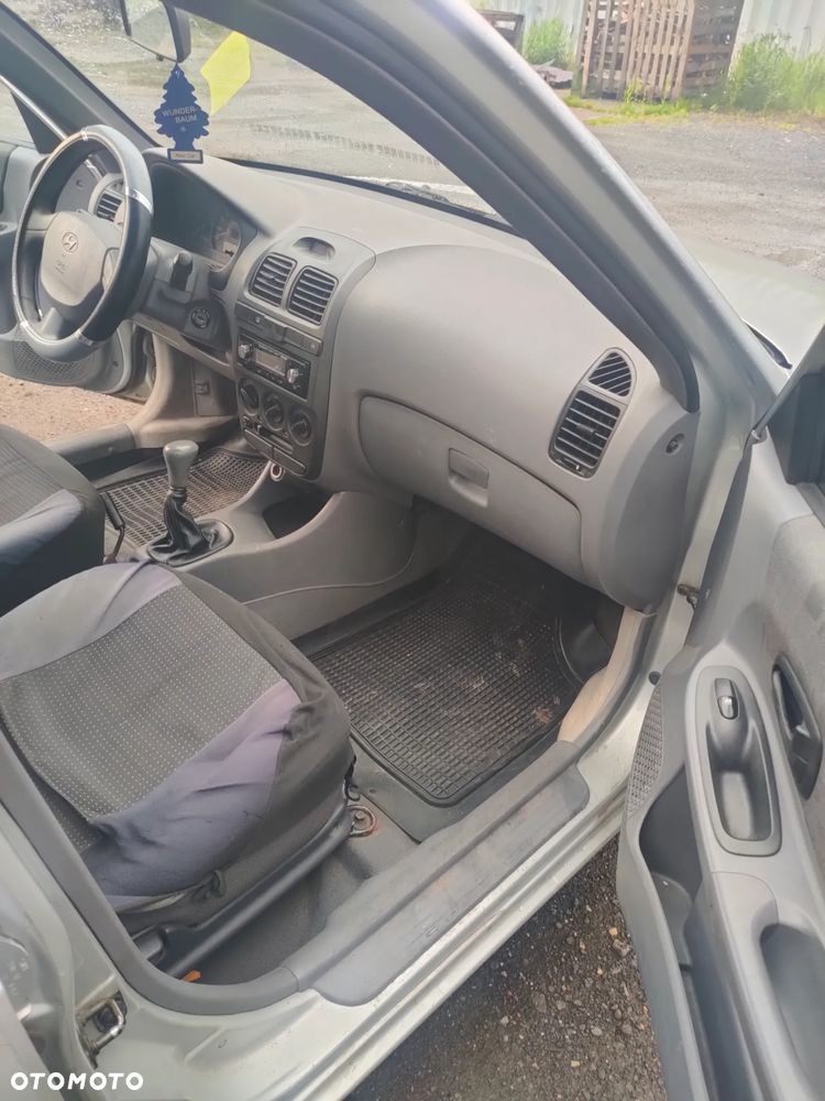 Hyundai Accent - 9