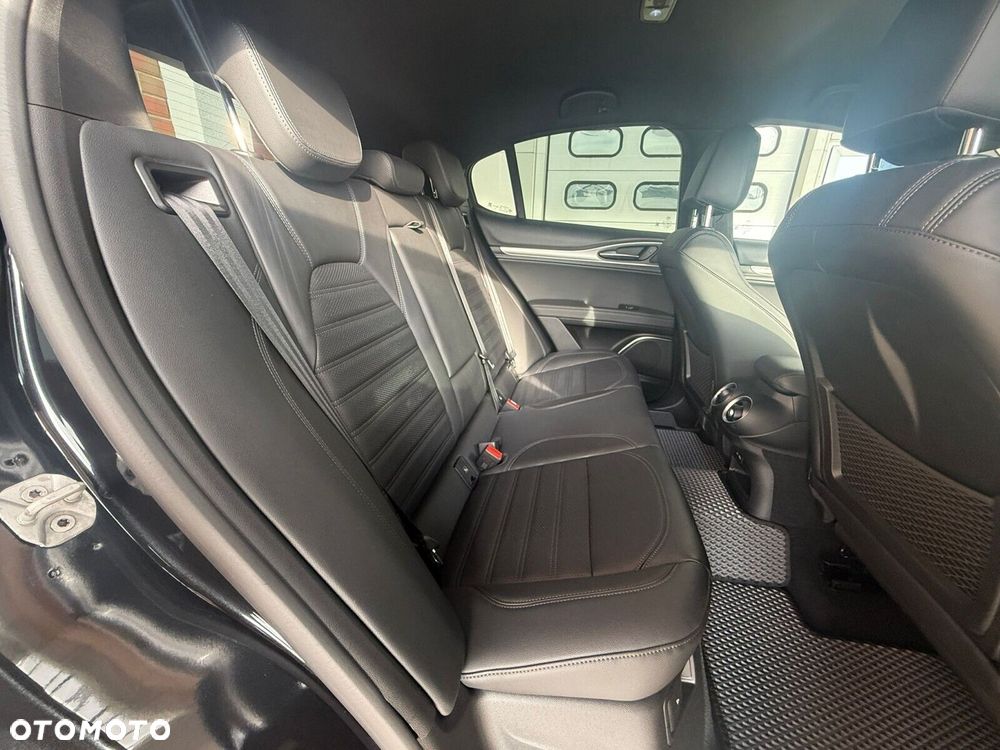 Alfa Romeo Stelvio - 13