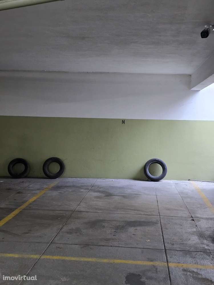 VENDE-SE LUGAR DE GARAGEM RUA SANTA CATARINA, PERTO MARQUÊS, PORTO - Grande imagem: 3/6