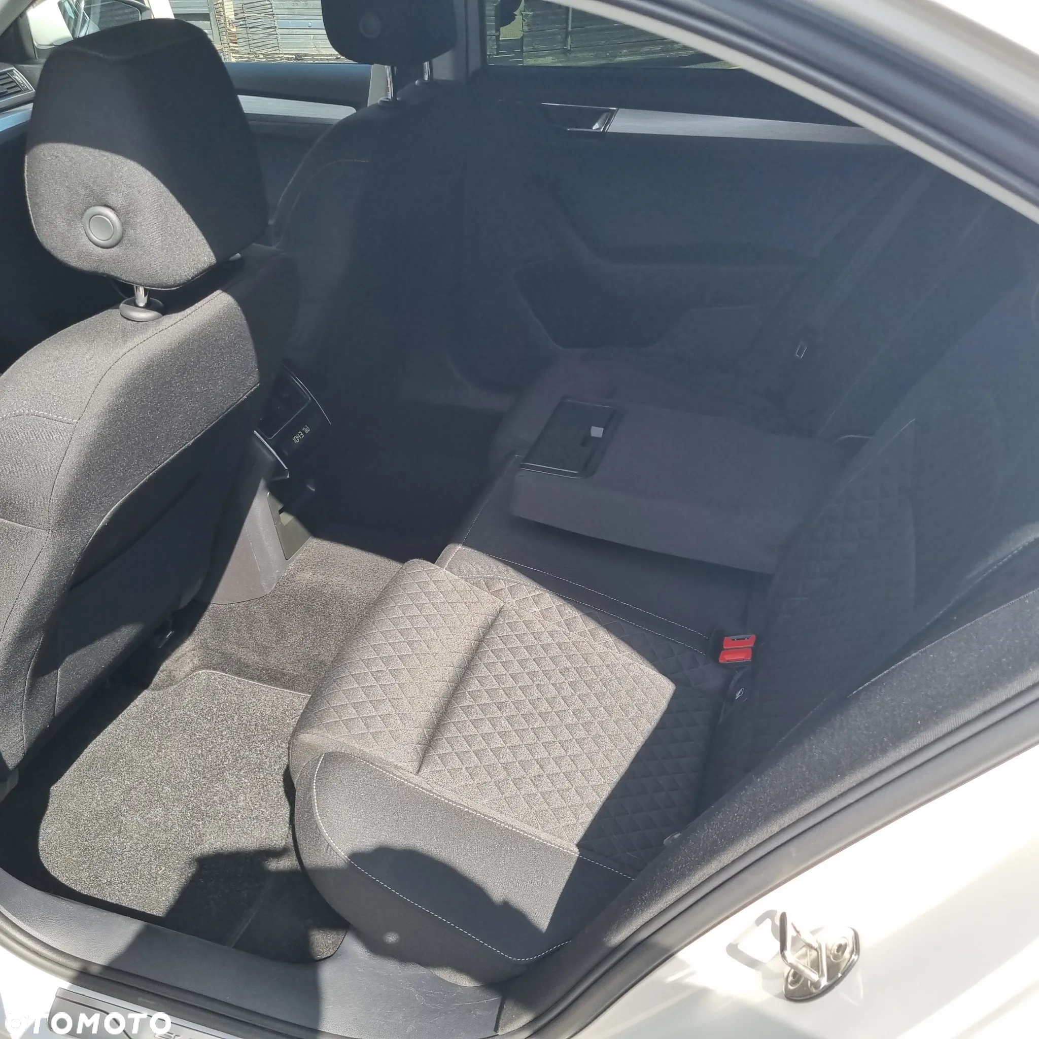 Skoda Superb 2.0 TDI Ambition DSG - 25