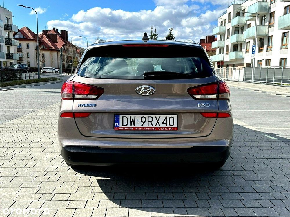 Hyundai i30 1.5 DPI Classic + - 5