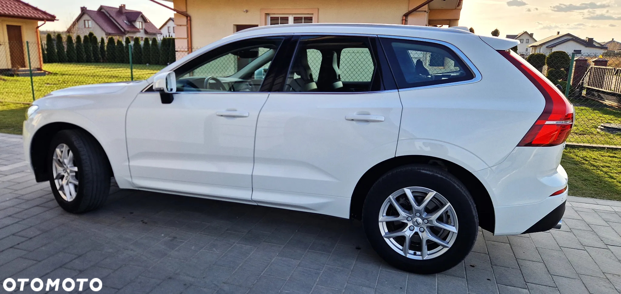 Volvo XC 60 B4 D AWD Geartronic Momentum - 8