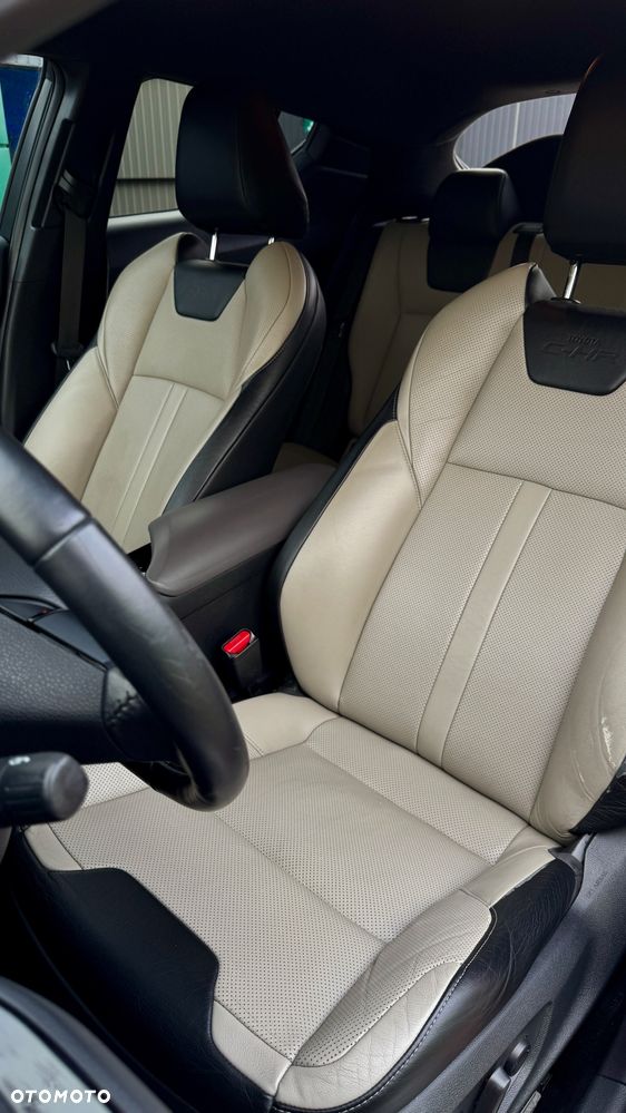 Toyota C-HR 2.0 Hybrid Executive - 12