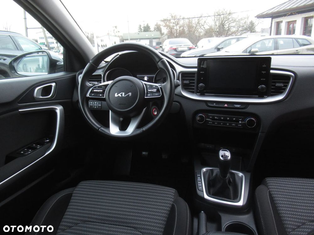 Kia Ceed 1.5 T-GDI M - 11