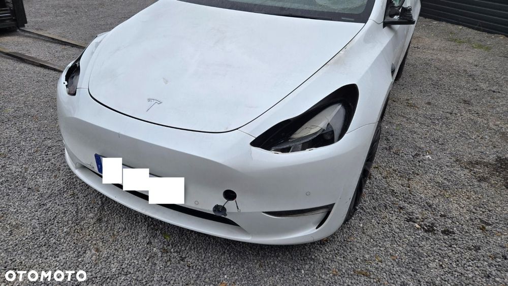 Tesla Model Y - 23