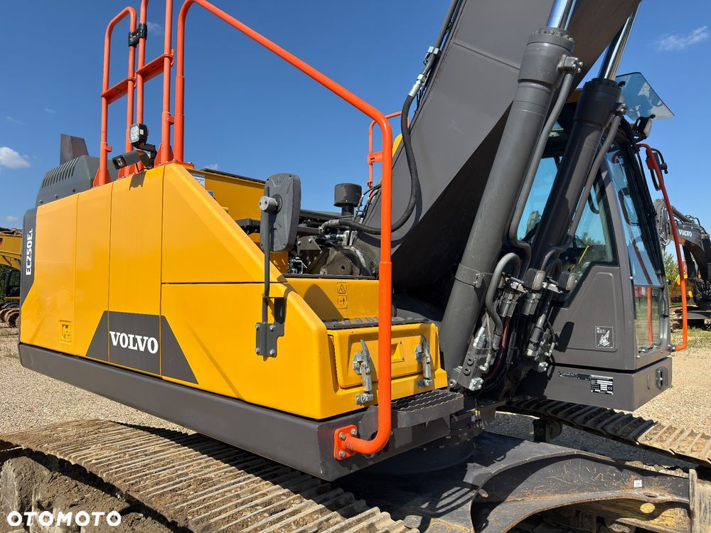 Volvo EC 250 EL - 10
