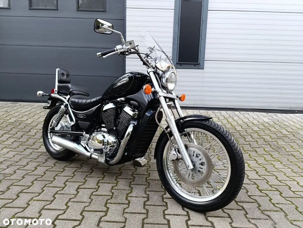 Suzuki Intruder - 16