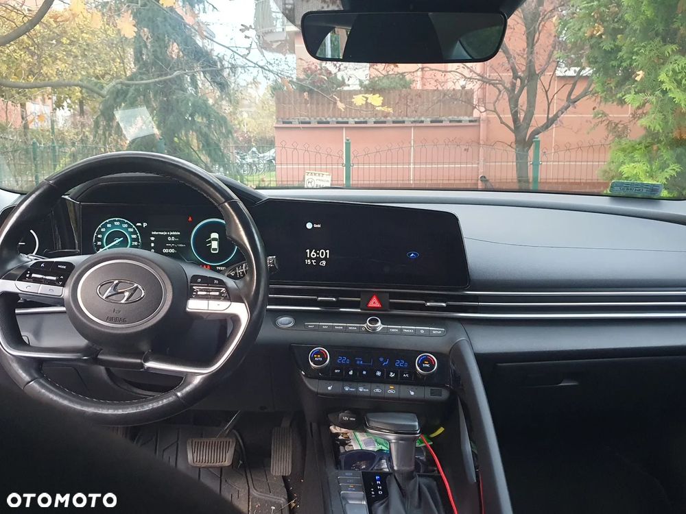 Hyundai Elantra 1.6 Executive CVT - 14