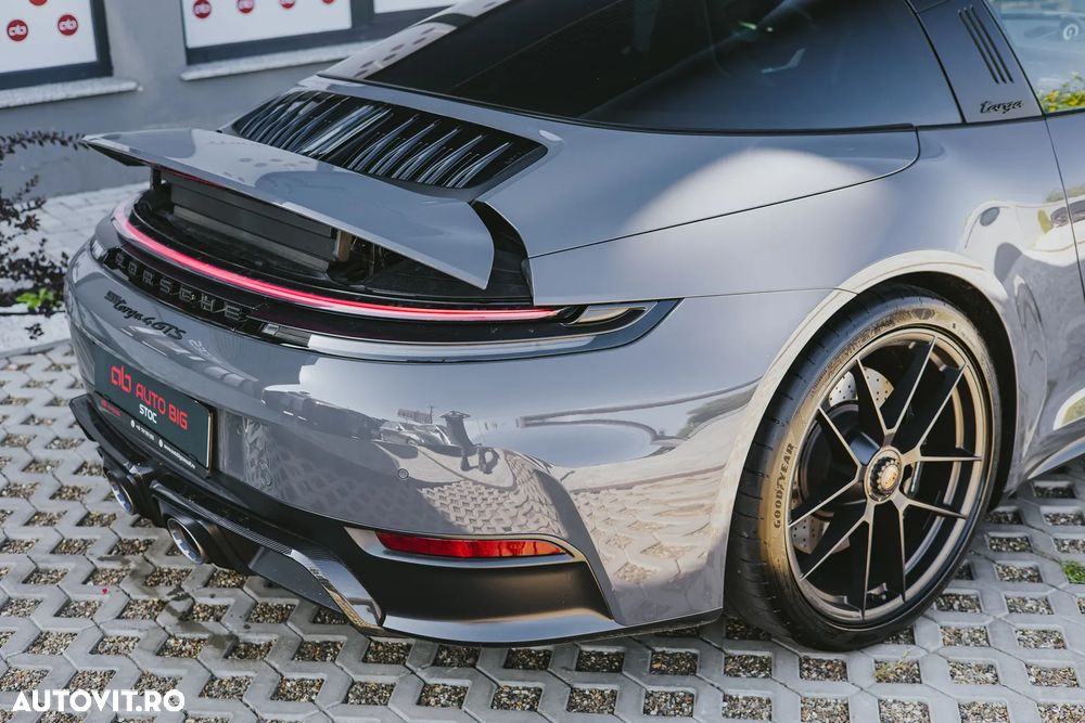 Porsche 911 4 GTS PDK - 16