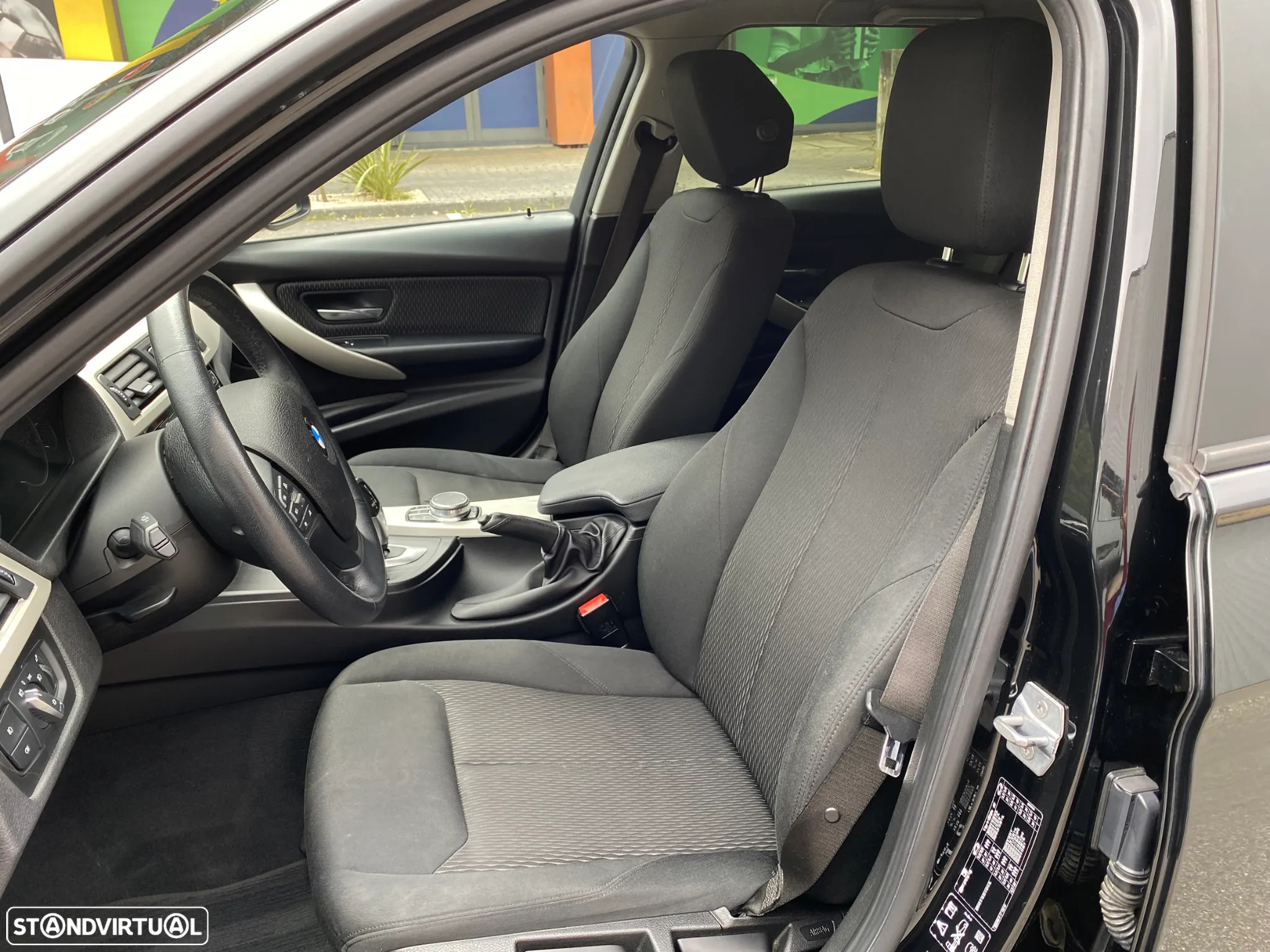 BMW 320 d Touring xDrive Auto - 11