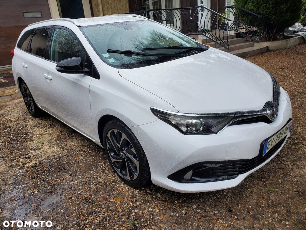 Toyota Auris 1.8 HSD Luna - 1