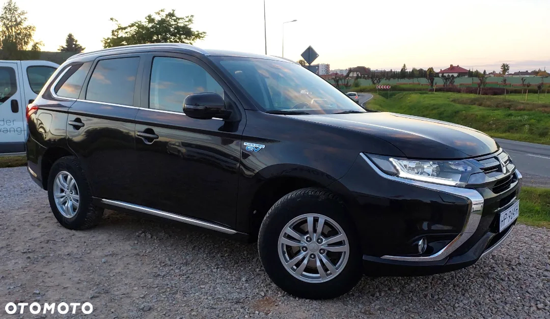 Mitsubishi Outlander - 2