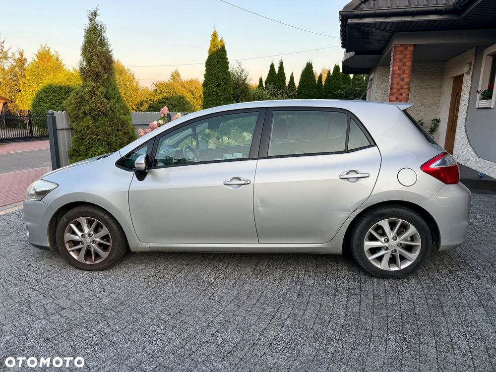 Toyota Auris 2011 photo 3