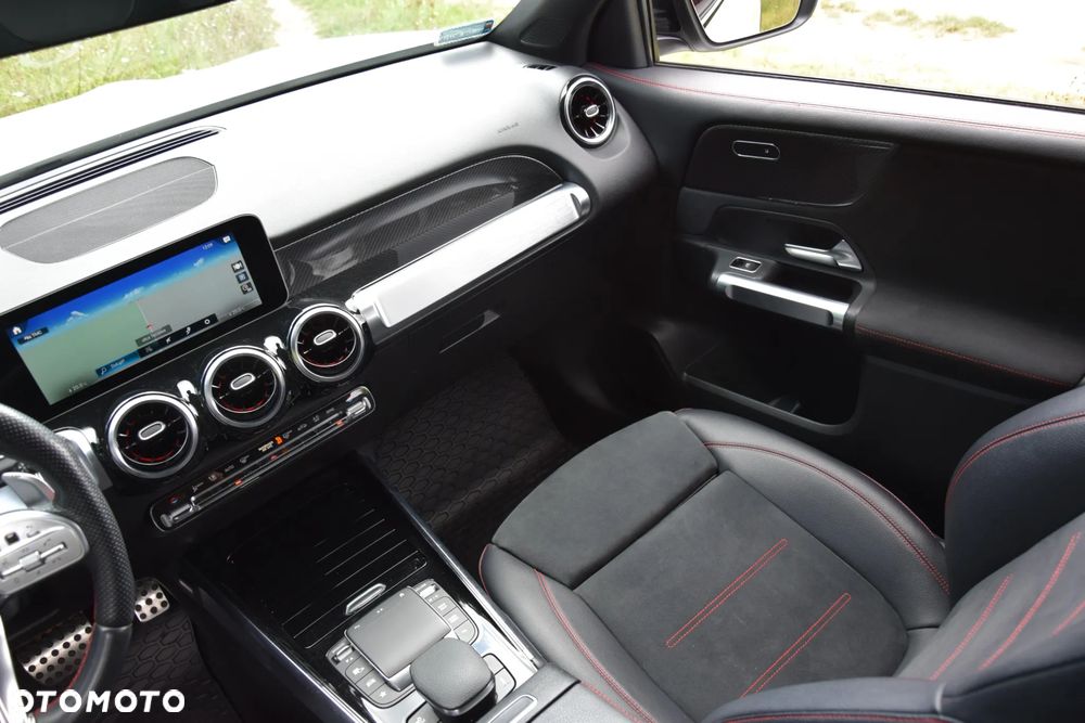 Mercedes-Benz GLB - 11