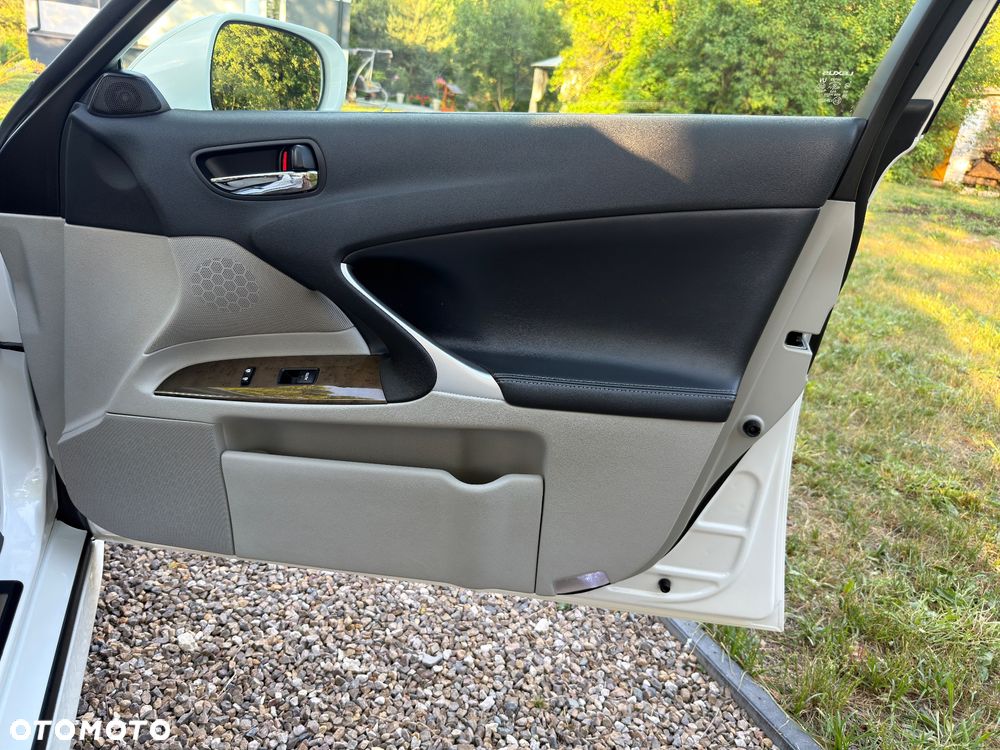 Lexus IS - 25