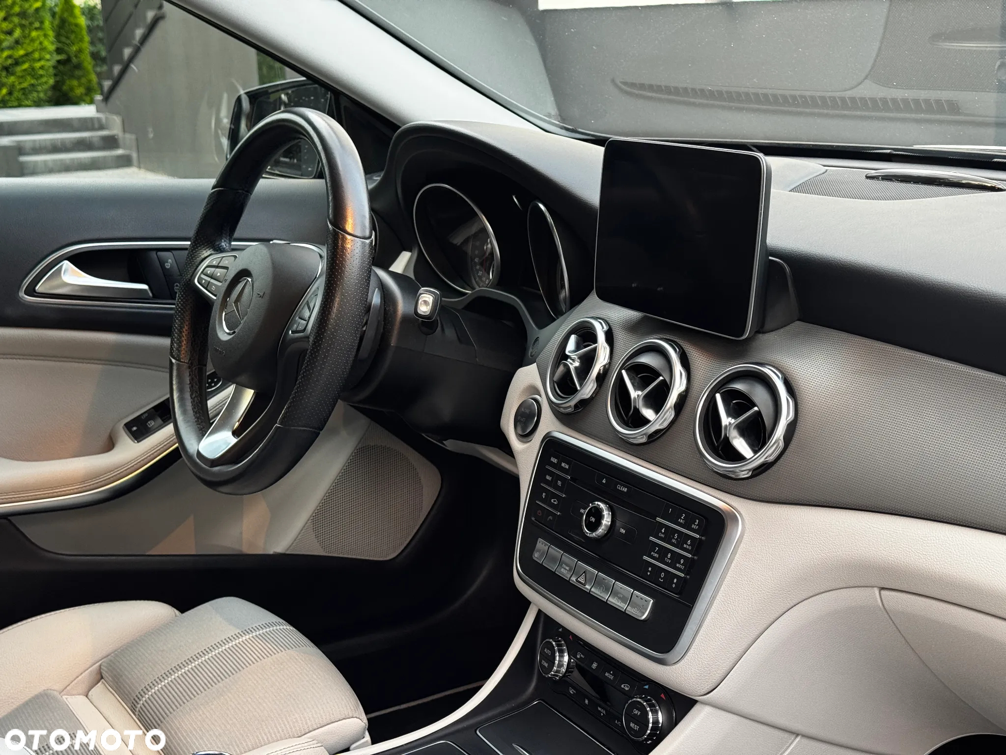 Mercedes-Benz GLA 200 7G-DCT - 17