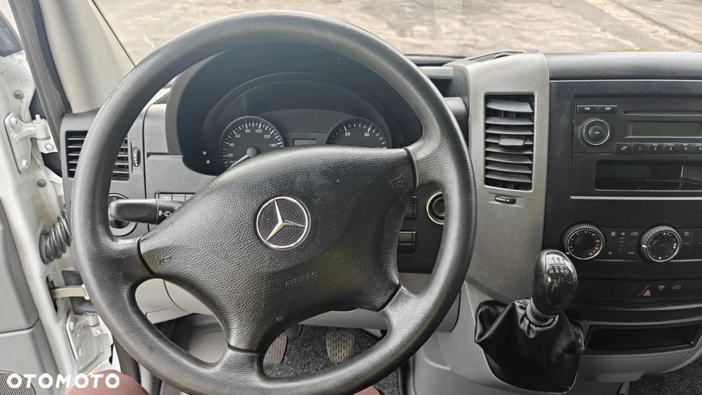 Mercedes-Benz Sprinter - 12