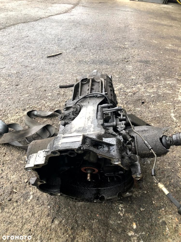 SKRZYNIA BIEGÓW AUDI A6 C5 A4 B5 2.4 DSC - 1
