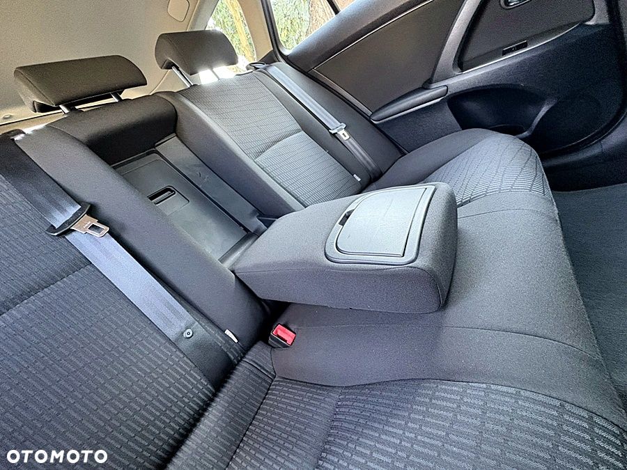 Toyota Avensis 2.0 D-4D - 25