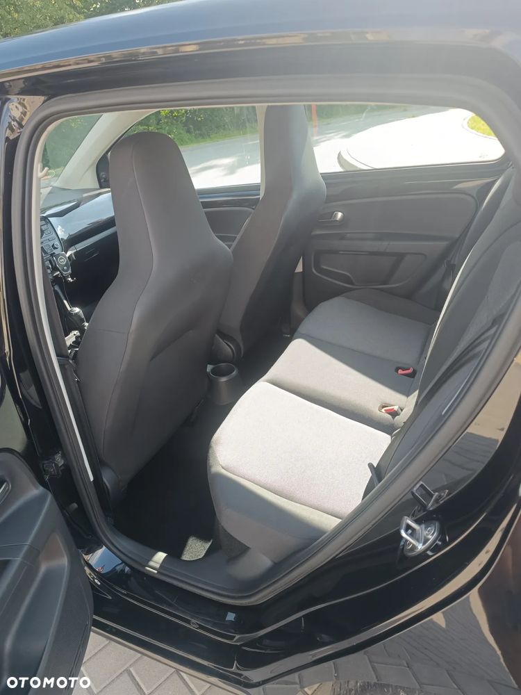 Volkswagen up! 1.0 beats - 16