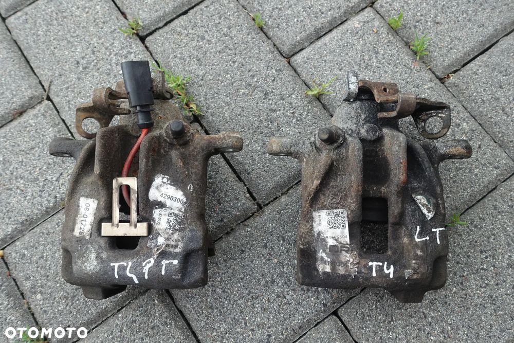 ZACISK LEWY PRAWY TYŁ JARZMO VW T4 - 2