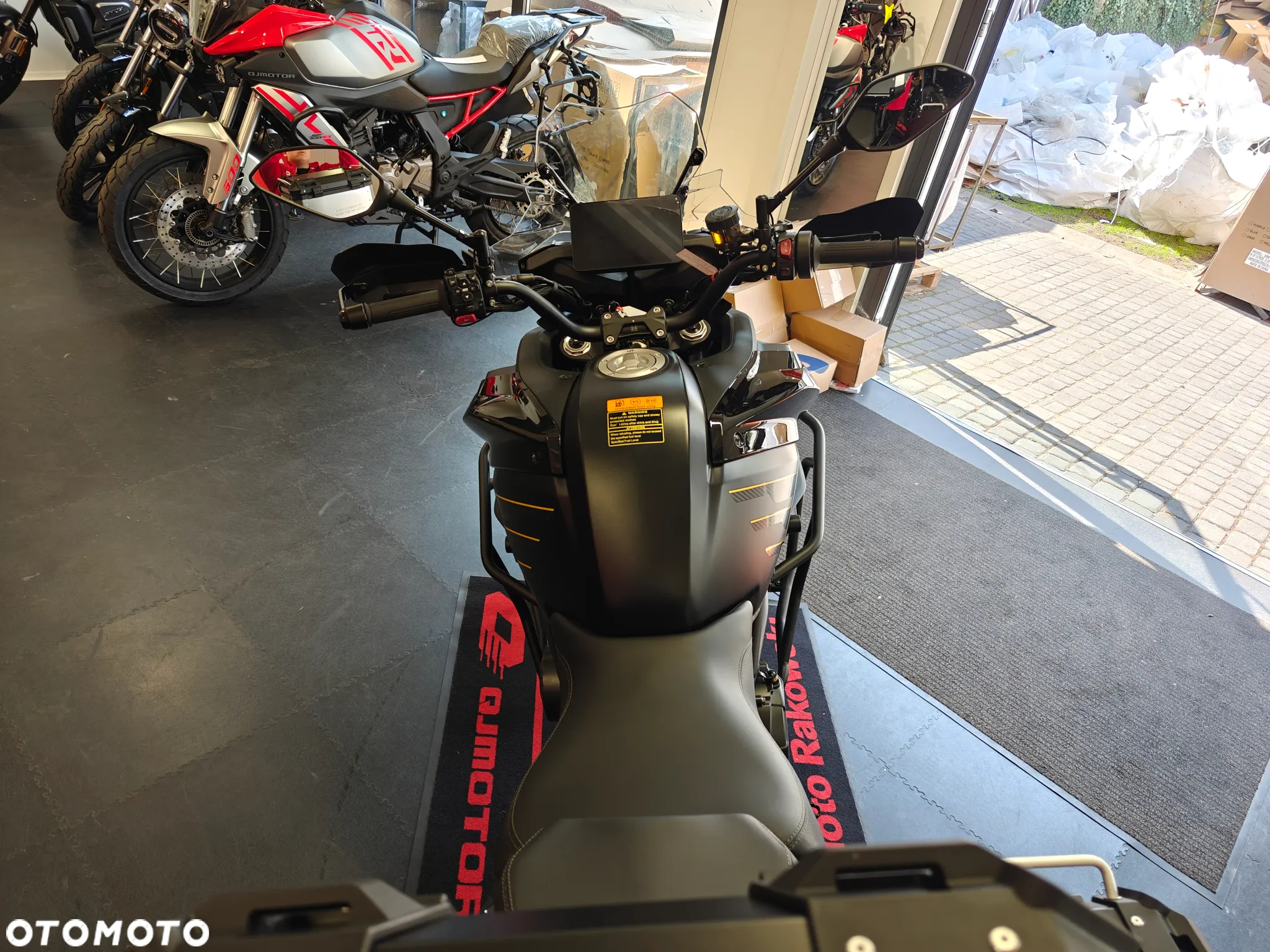 QJMOTOR 900 SX - 8