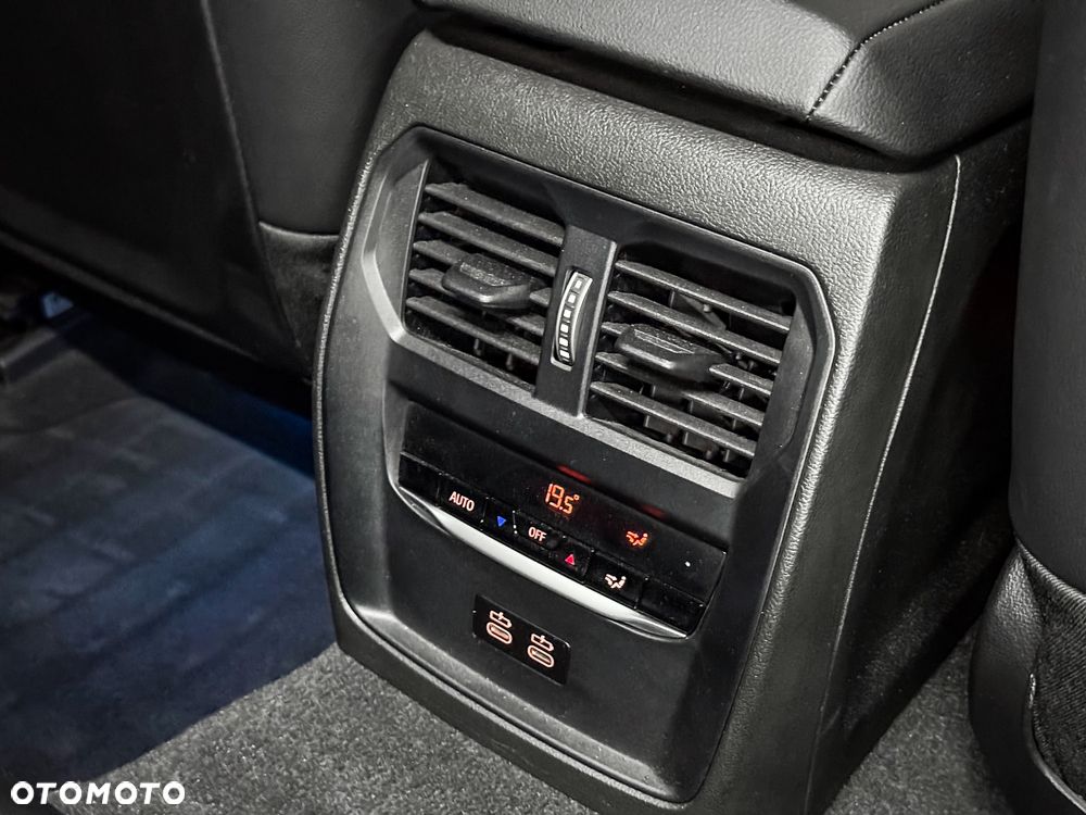 BMW Seria 3 318i M Sport Edition - 35