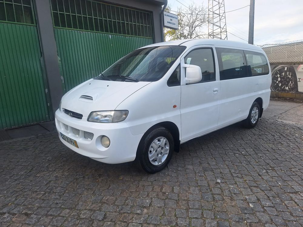 Hyundai H-1 Starex