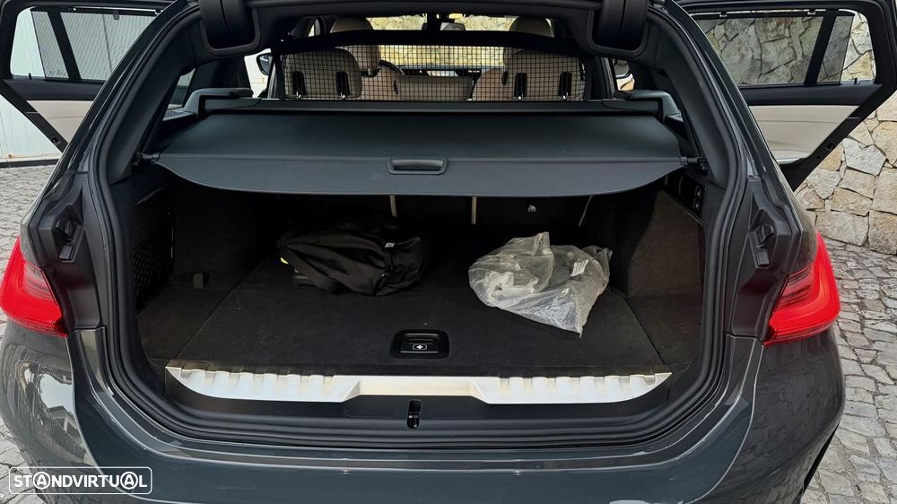 BMW 330 e Pack Desportivo M Auto - 22