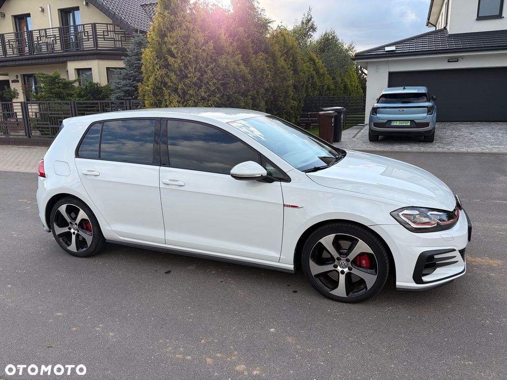 Volkswagen Golf - 10