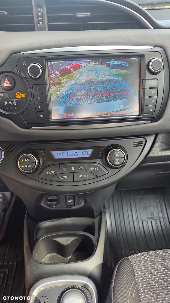Toyota Yaris Hybrid 100 Dynamic - 14