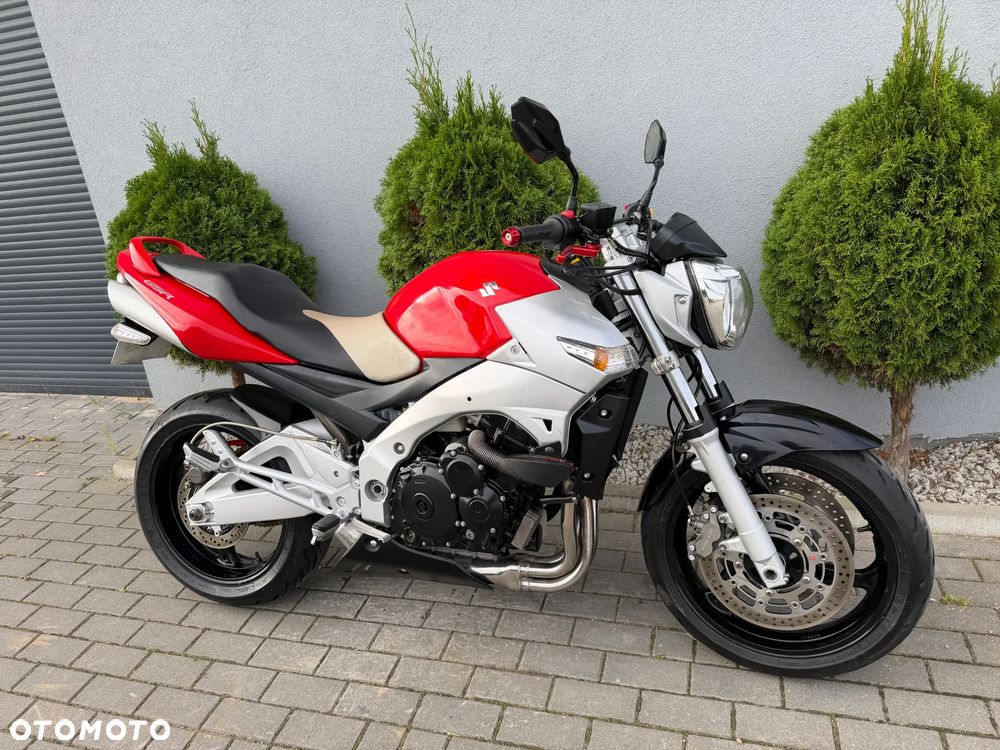 Suzuki GSR - 3