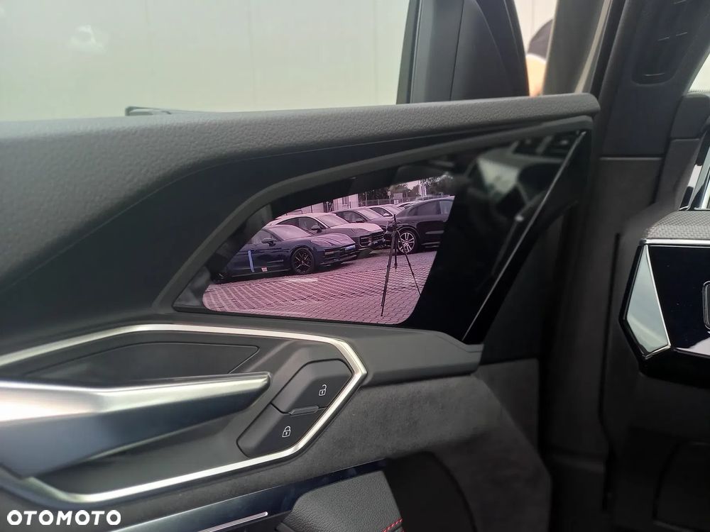 Audi Q8 Sportback e-tron - 17
