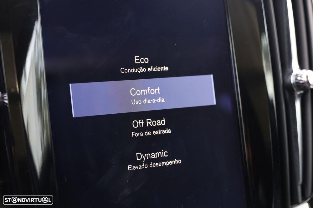 Volvo V90 Cross Country 2.0 D4 Pro AWD Geartronic - 19