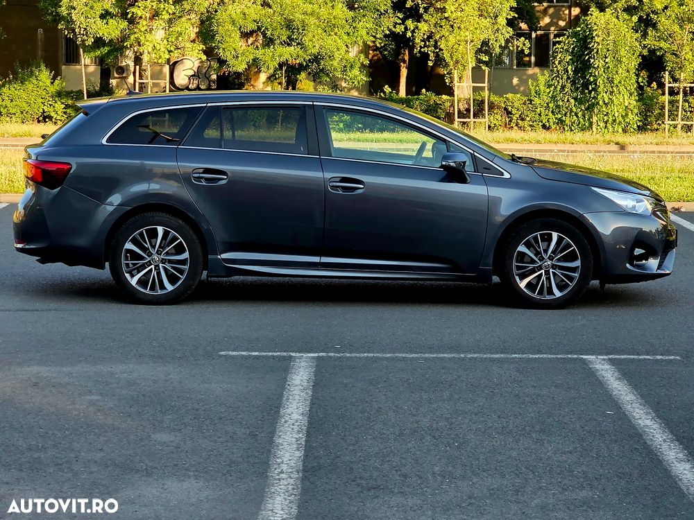 Toyota Avensis 2.0 D-4D Executive - 12