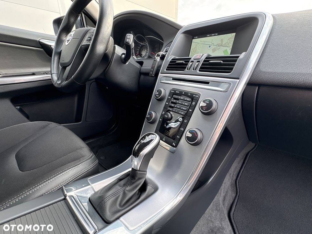 Volvo XC 60 D3 Geartronic Momentum - 27