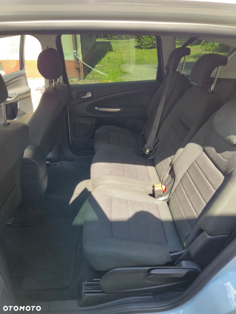 Ford S-Max - 11