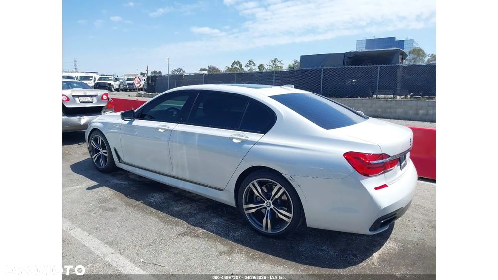 BMW Seria 7 740i - 5