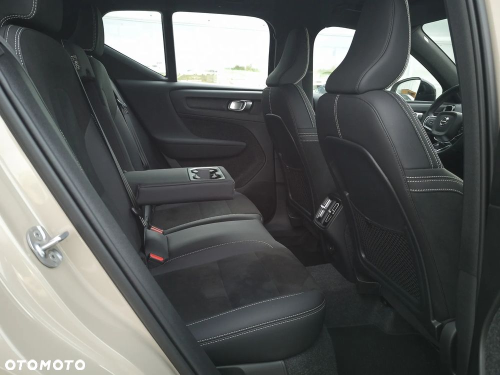 Volvo XC 40 B3 Plus Dark - 17