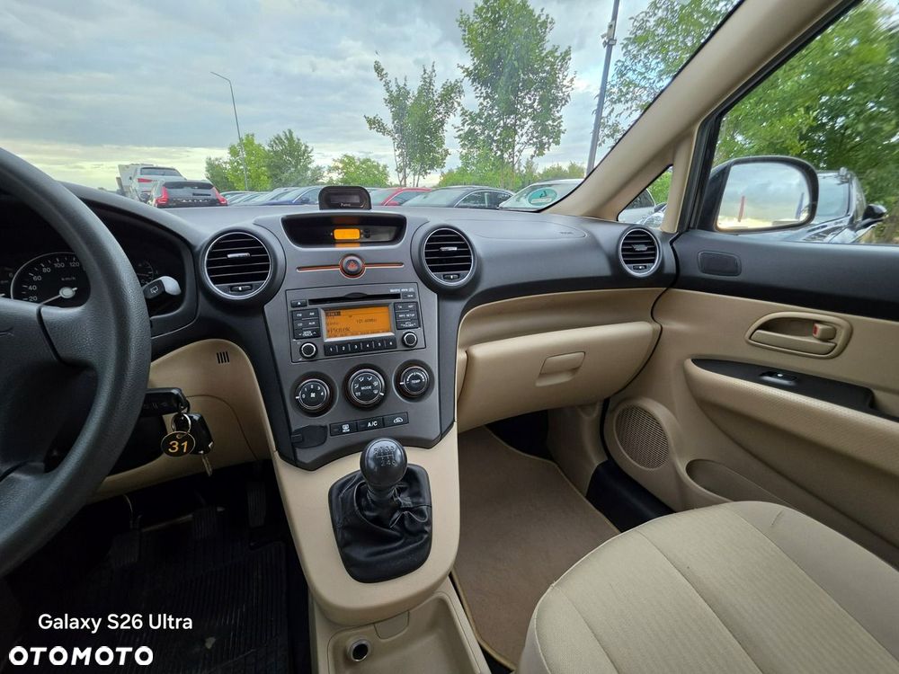 Kia Carens - 37
