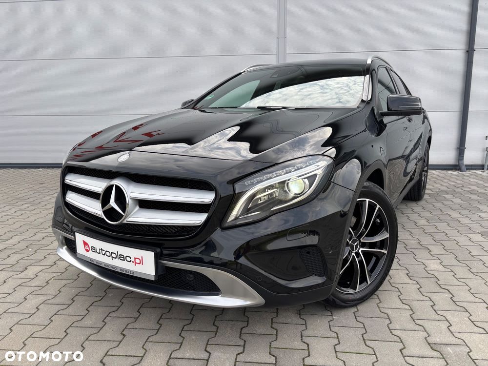 Mercedes-Benz GLA 200 Urban - 1
