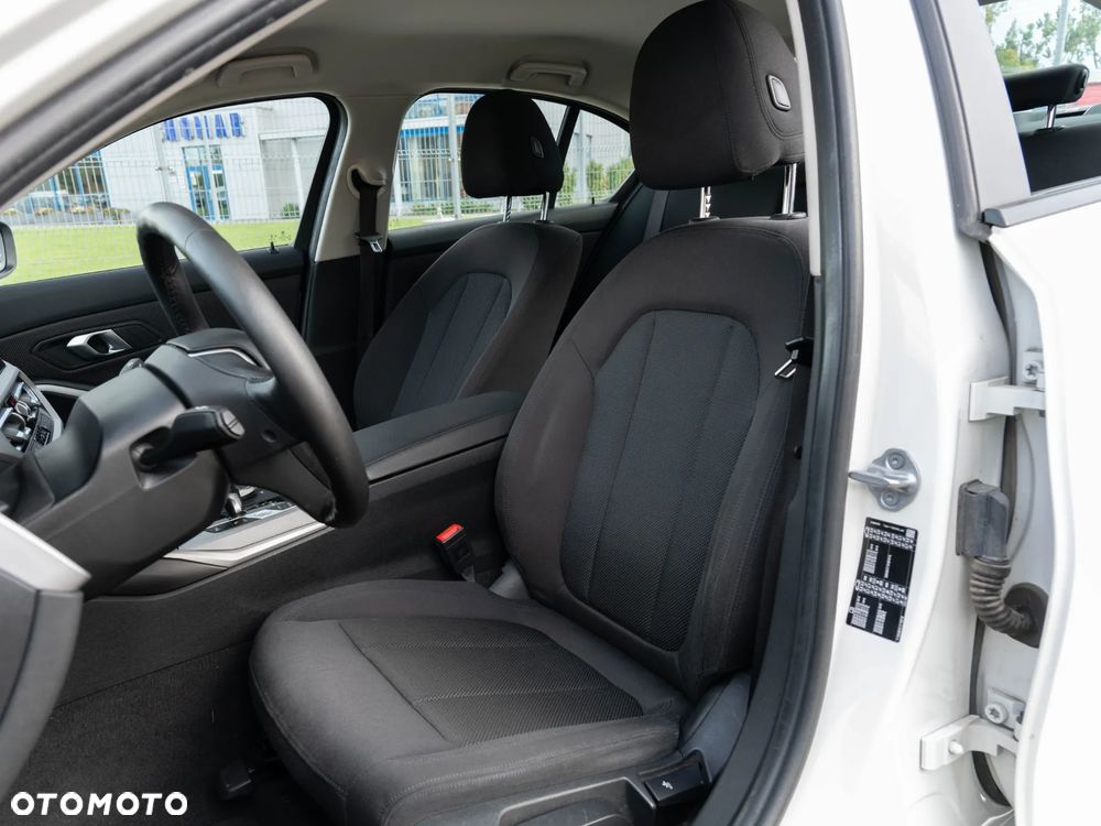 BMW Seria 3 318d - 17