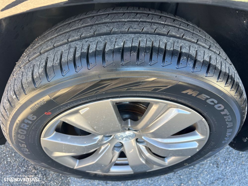 Peugeot 2008 1.2 PureTech Allure - 11