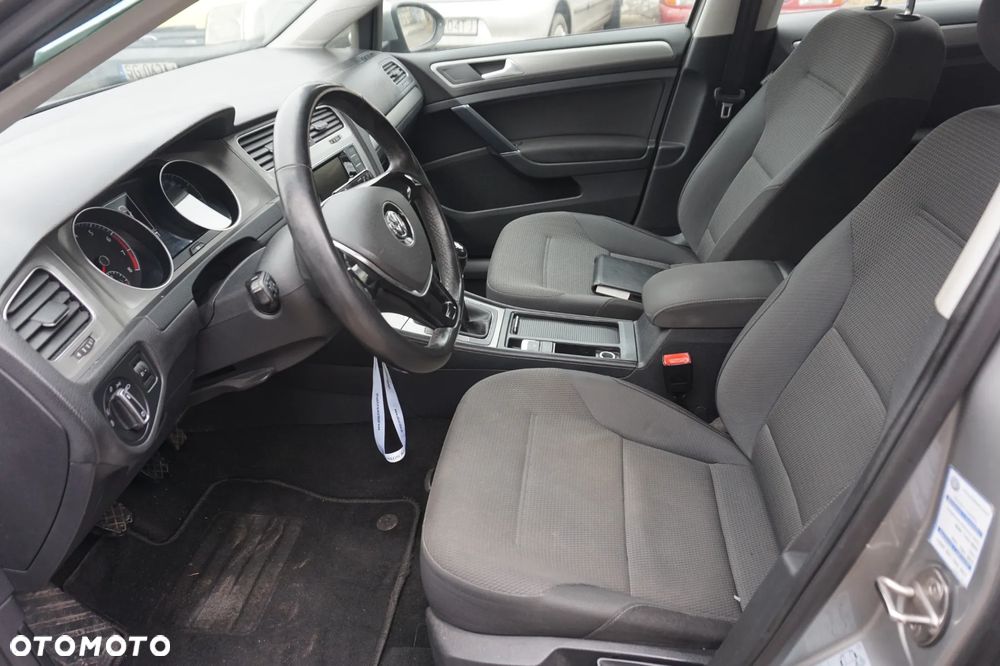 Volkswagen Golf - 34