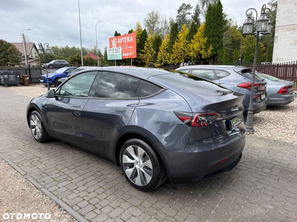 Tesla Model Y RWD - 4