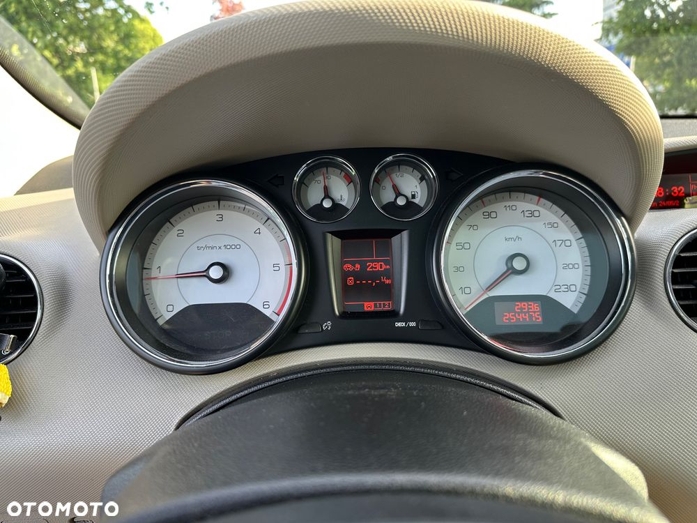 Peugeot 308 1.6 HDi Premium Plus - 16