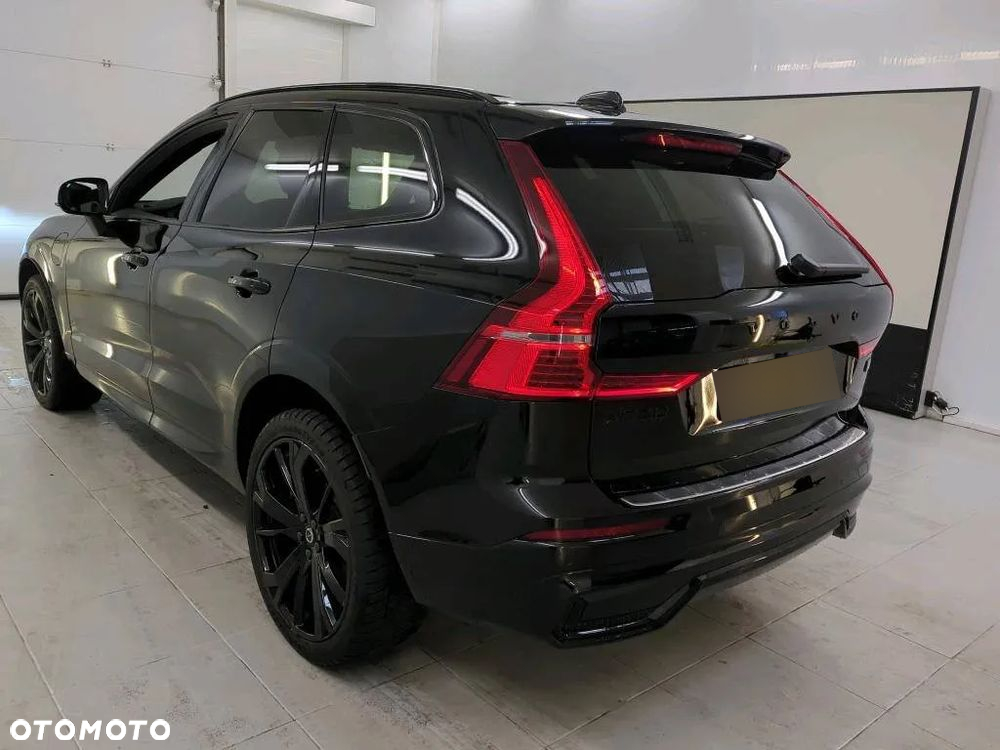 Volvo XC 60 T6 Plug-In Hybrid AWD Plus Black Edition - 4
