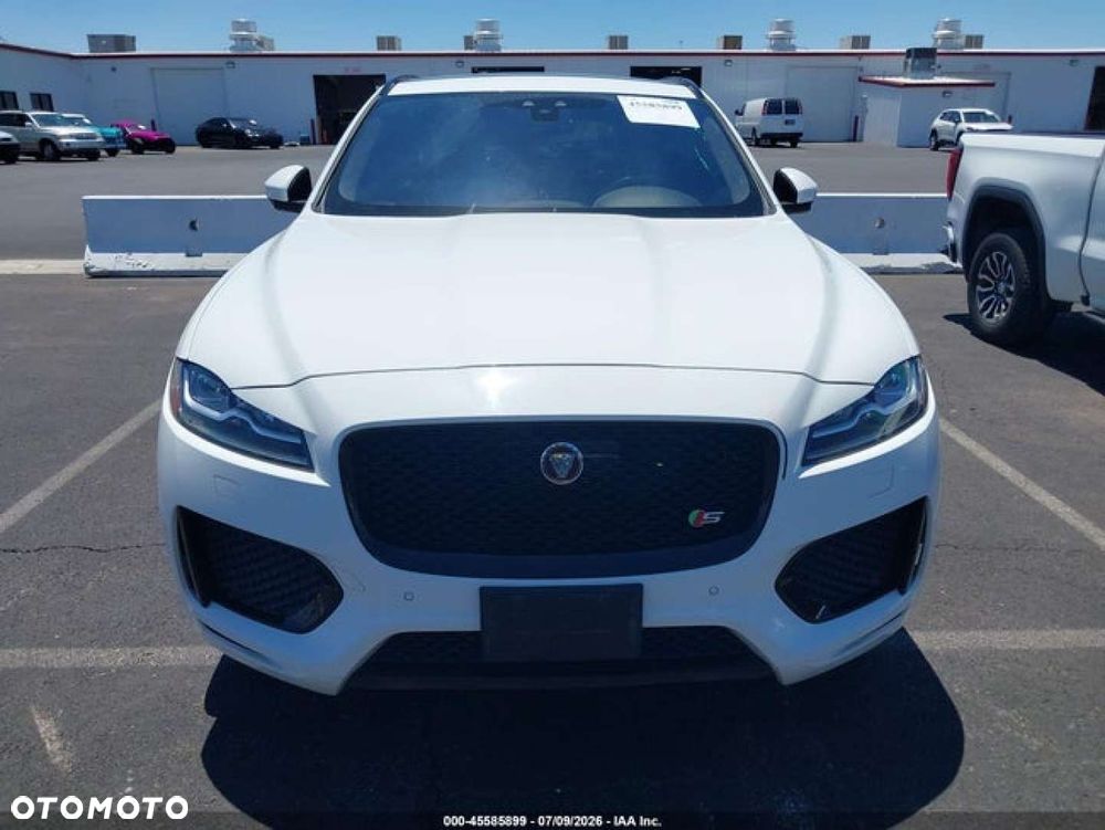 Jaguar F-Pace - 8
